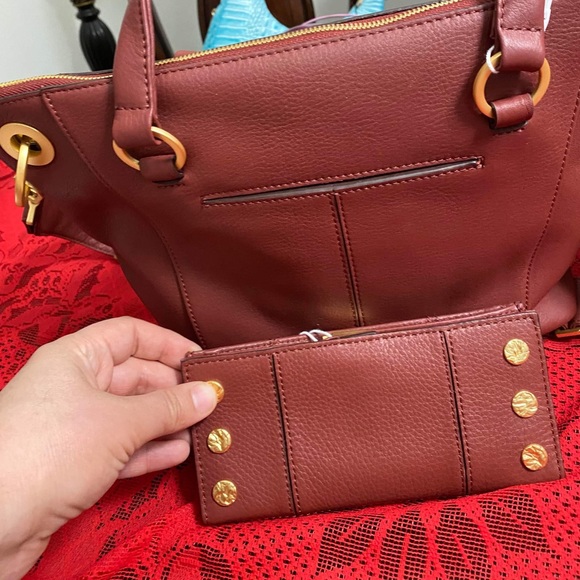 Hammitt Daniel Med-Pomodoro Red and matching wallet - Picture 2 of 2